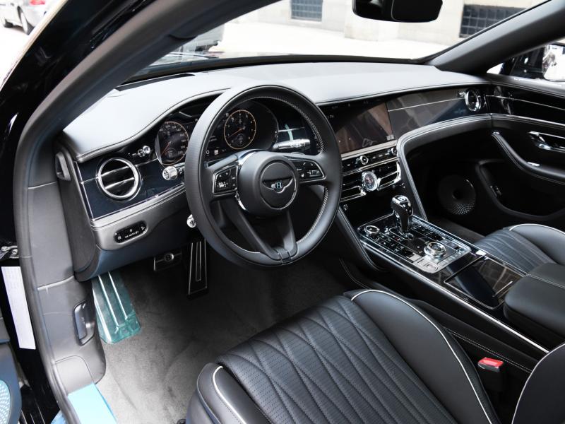 New 2021 Bentley FLYING SPUR V8  | Gurnee, IL