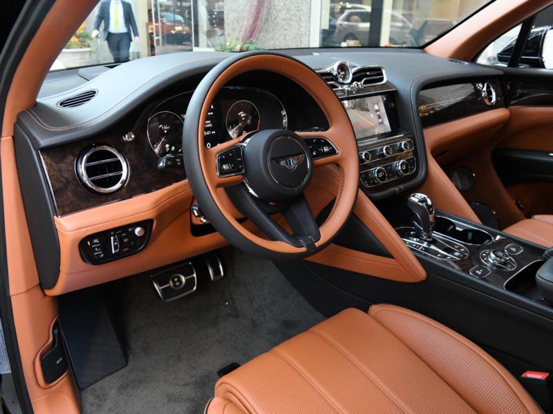 New 2023 Bentley Bentayga EWB Azure V8 | Gurnee, IL