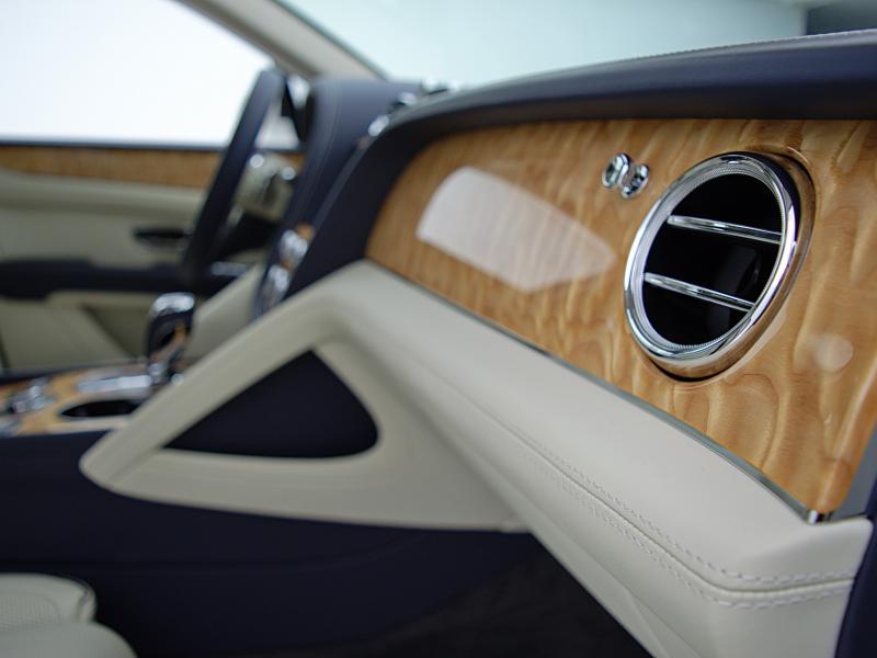 New 2023 Bentley Bentayga V8  | Gurnee, IL