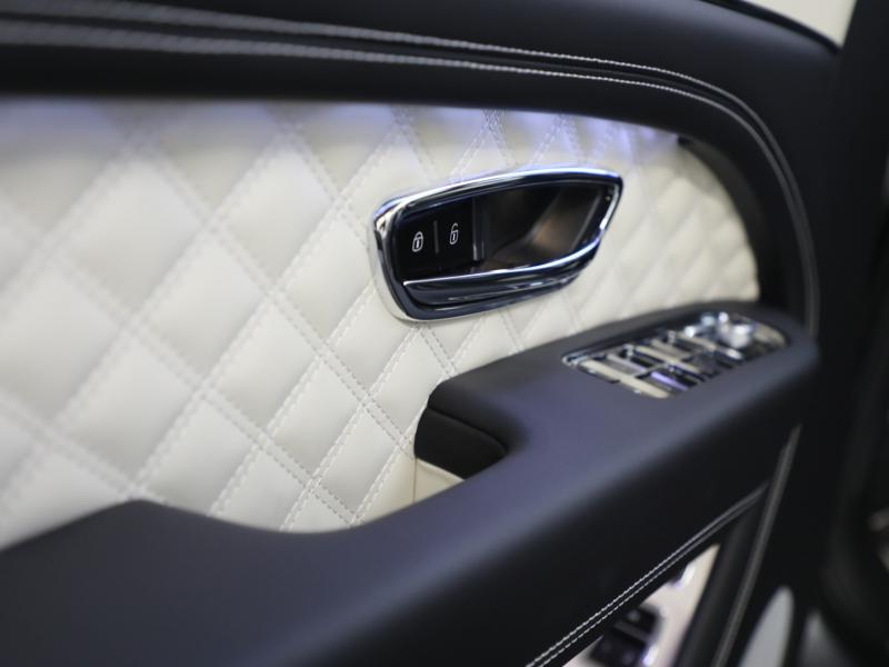 New 2023 Bentley Bentayga V8 Azure | Gurnee, IL
