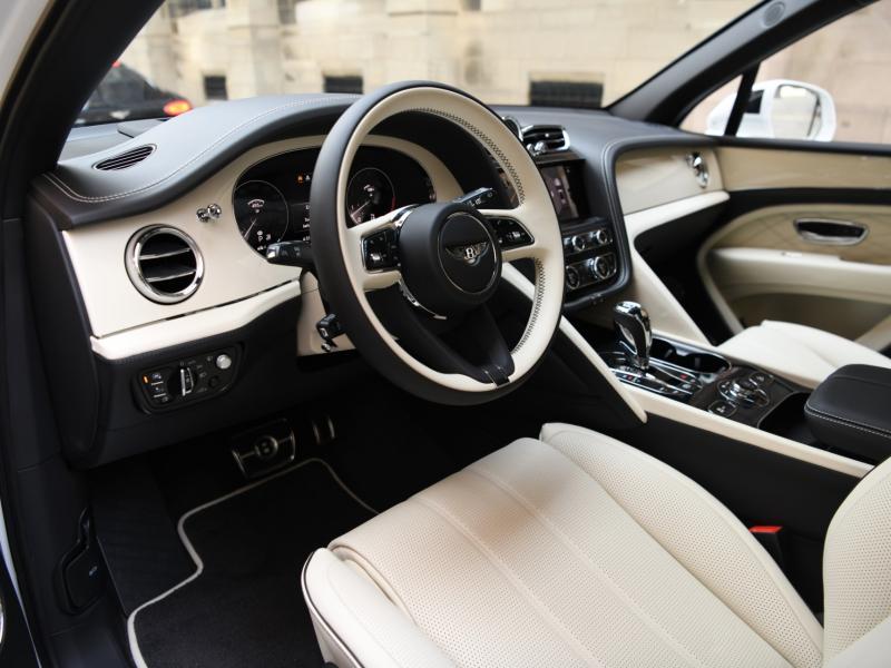 New 2023 Bentley Bentayga EWB Azure V8 | Gurnee, IL