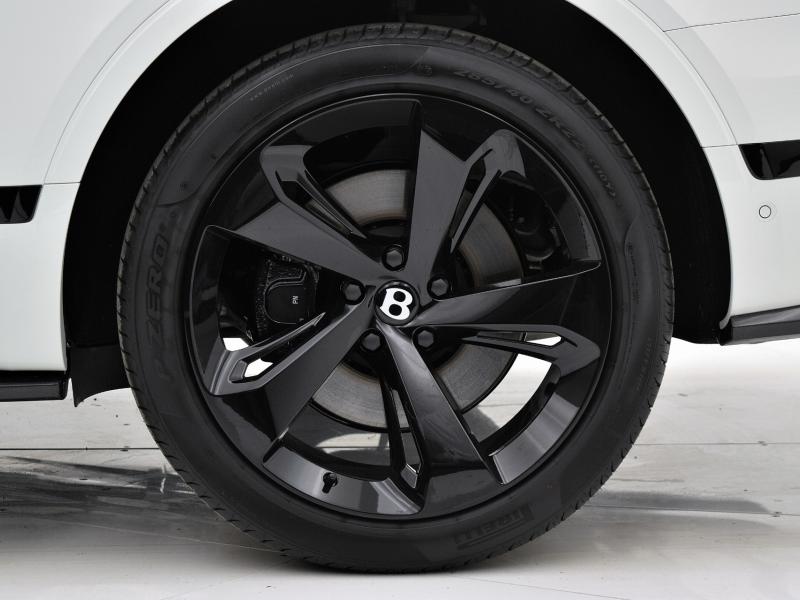 Used 2018 Bentley Bentayga W12 Signature Black Edtion | Gurnee, IL
